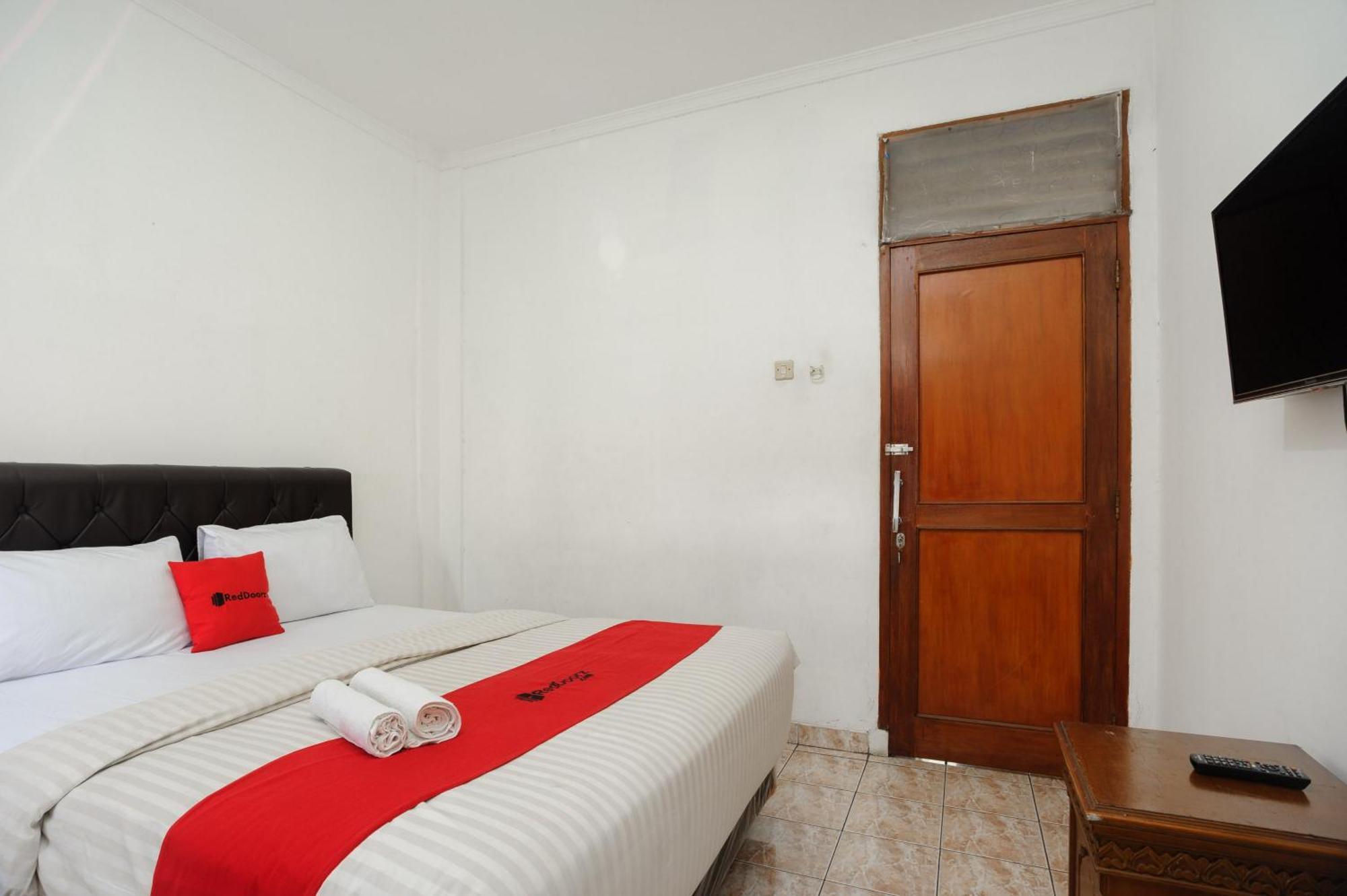 Reddoorz Syariah Near Aeon Mall Tanjung Barat Jakarta Exterior foto