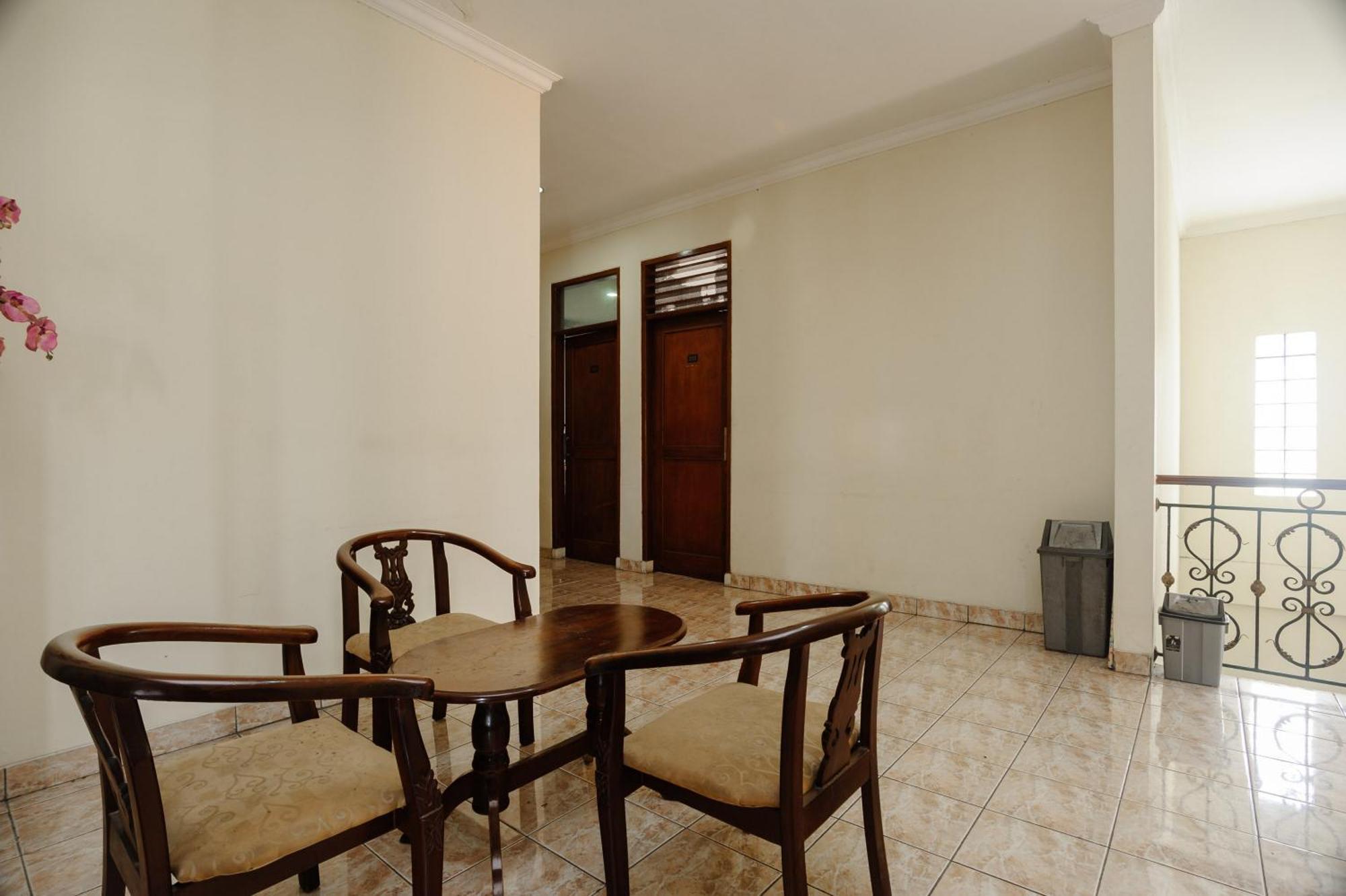 Reddoorz Syariah Near Aeon Mall Tanjung Barat Jakarta Exterior foto